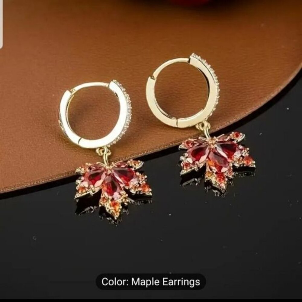 Maple leaf dangle earrings - Picture 3 of 11